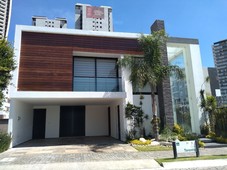 casa, hermosa residencia en venta y renta en parque terranova a un costado de sonata