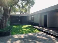 casa en venta - pedregal, una sola planta, proyecto del arq. atolini, remodelada, calle cerrada - 3 habitaciones - 4 baños - 640 m2