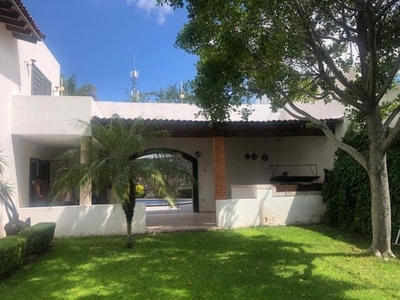 Hermosa Casa en Privada Juriquilla, Terreno 334 m2, Jardín, HERMOSA !!