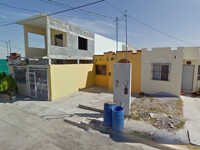 Casa En Remate Bancario En Lomas Del Real De Harachila, Reynosa, Tam. (65%debajo De Su Valor Comercial, Solo Recursos Propios, Unica Oportunidad). -ijmo2