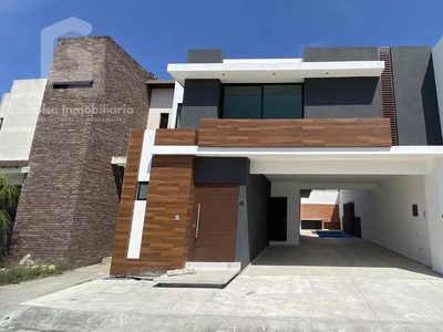 Casa En Venta En Lomas Residencial Veracruz Con Alberca