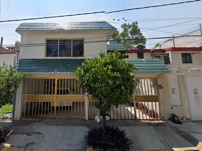 Casa en venta Profesa 48, Mz 020, Habit.valle De Santa Monica, Tlalnepantla De Baz, Estado De México, México