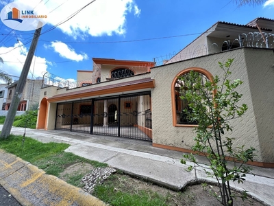 Amplia casa remodelada en venta San Isidro