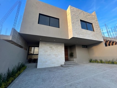 Casa Con Roof Garden En Lomas De Juriquilla