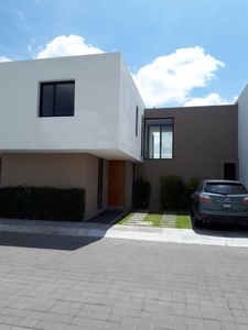 CASA EN VENTA CUMBRES DEL LAGO JURIQUILLA QUERETARO