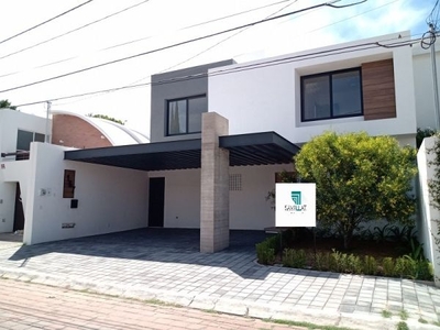 Casa Nueva en Venta en Privada Jurica, Querétaro