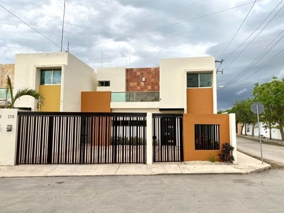 Casa equipada, con alberca en Venta - Las Margaritas cholul