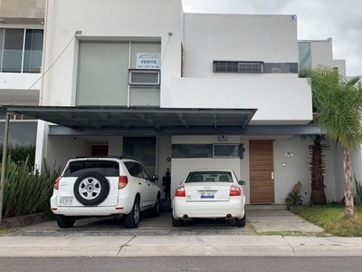 LOMAS DE JURIQUILLA CASA EN VENTA