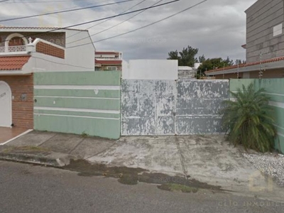 Terreno en venta en Costa de Oro, Boca del Rio, Veracruz a. dos cuadras de la playa en Avenida principal