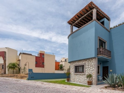 Casa Azul en Venta, Fracc. El Capricho en San Miguel de Allende