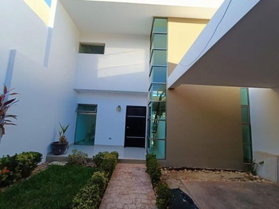 Hermosa casa con 3 recámaras y piscina, en venta, Fracc. Montebello, Mérida, Yuc