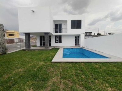 VENTA DE CASA CON ALBERCA EN SALIDA NORTE LOMAS DE COCOYOC