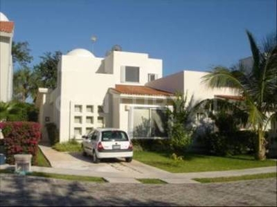 Venta hermosa casa Club Real, Playacar fase II Playa del Carmen P4004