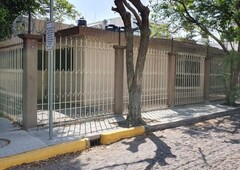 casa en renta en álamos de un piso u oficina a puerta cerrada