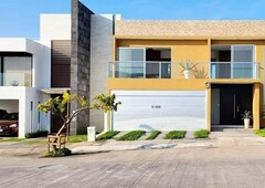 doomos. casa en venta en punta tiburón con amplio jardin