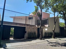 en venta, amplia casa remodelada en jardines en la montaña