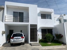 en venta, excelente casa sola en privada a 4 min del zócalo de jiutepec - 3 recámaras - 170 m2