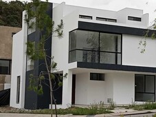 Bonita casa nueva en Fraccionamiento Los Robles