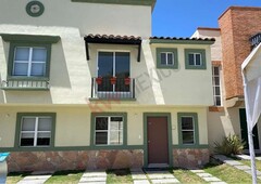 Casa nueva en venta con 3 recamaras y pequeño jardín, ubicada en El Marques, Querétaro.