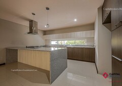 Casa Nueva en venta en Bugambilias Sur