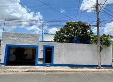 Casa estilo colonial en venta muy cerca de la Avenida Itzaes, Mérida, Yucatán