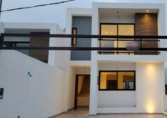 doomos. hermosa casa en venta con recamara en planta baja