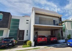 HERMOSA CASA EN VENTA EN FRACC PUNTA DEL ESTE ALTOZANO