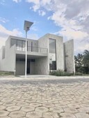 Venta de casa en Recta a Cholula Puebla, Fracc. Residencial con vigilancia