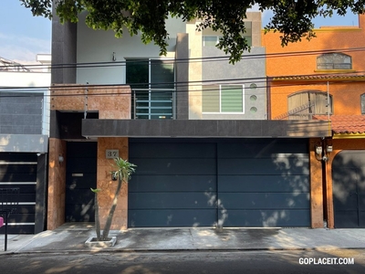 Casa en venta en Coyoacán, Ciudad de México - 3 habitaciones - 309 m2