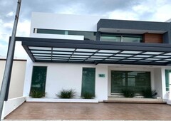 CASA EN VENTA EN VISTAS ALTOZANO $4,250,000