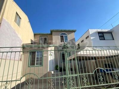 CASA EN VENTA EN ZONA CÉNTRICA ENSENADA B.C.