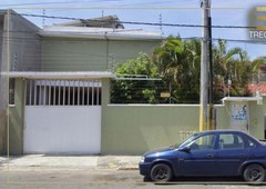Casa con espacio para oficina y local comercial en Av. Simón Bolívar