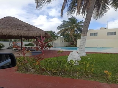 Doomos. Casa en venta de REMATE BANCARIO en Jardines de Bonampak, Cancun.