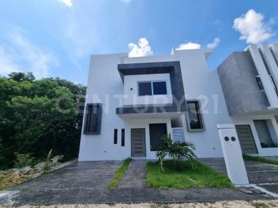 Se venda casa a estrenar en El Encuentro, Playa del Carmen P4079