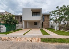 casa en venta en privada parque central, mérida, yuc, cluster olivo