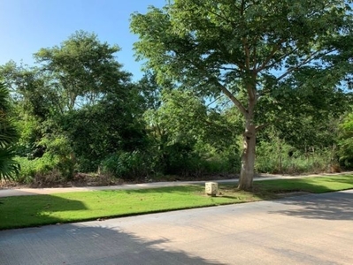 Terreno en venta Paseo del Jaguar en el Yucatan Country Club, Mérida, Yucatán