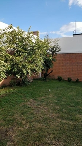 CASA EN VENTA DE UNA PLANTA EN BOSQUES CON JARDIN. ZONA NORTE