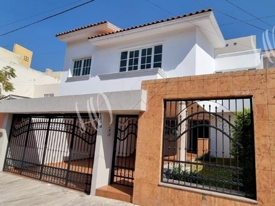 CASA EN VENTA EN PROVIDENCIA 4TA. SECCION