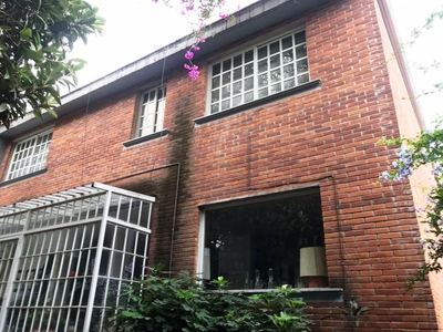 Linda Casa en Calle Cerrada en Lomas de Chapultepec