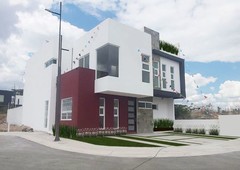 Preciosa Casa en Lomas de Juriquilla, 4 Recamaras, ROOF GARDEN, 4.5 Baños..