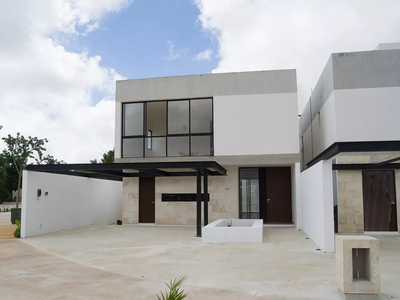 Casa Con Alberca En Venta Cerca Plaza La Isla Norte Mérida