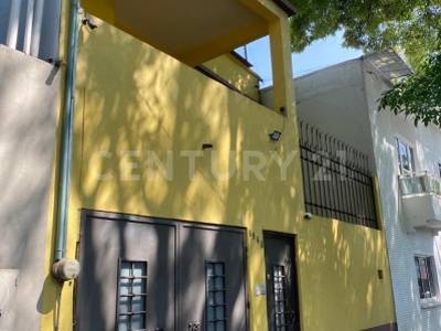 Casa en 2 niveles con terrazas, uso habitacional u oficinas en Col. Narvarte