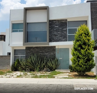 Se vende casa moderna y funcionalista en Zona Plateada, Pachuca, Hidalgo.