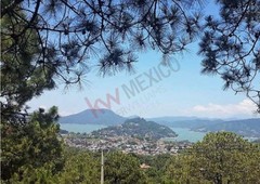 TERRENO EN VENTA CON VISTA AL LAGO CON 845 m2 EN VALLE DE BRAVO.