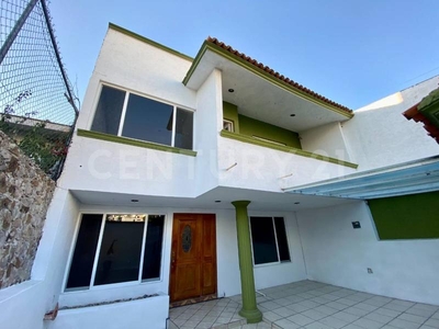 CASA EN VENTA EN FRACCIONAMIENTO CONSTITUYENTES