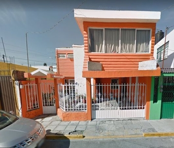 Casa de 2 recámaras en Calle San Mateo, Col. La Hacienda, Puebla, Pue.