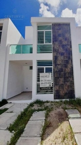 Casa en venta ubicada en residencial Marsella II Playa Del Carmen P3800