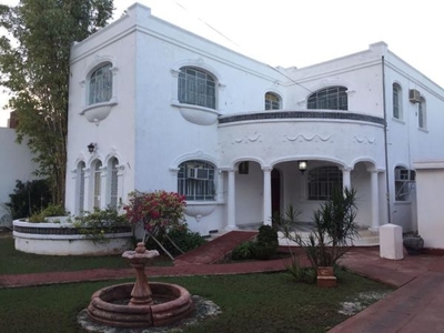 Casa para restaurar cerca de Santa Ana, Mérida Centro, en venta.