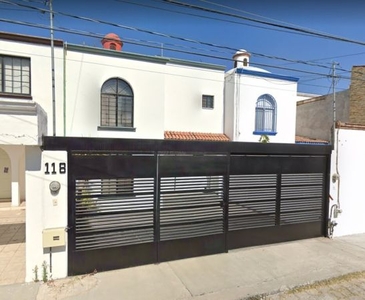 EXCELENTE CASA EN COLONIA LA JOYA QUERETARO