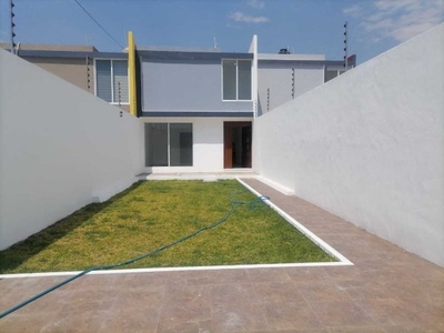 Excelente Casa Nueva con Habitación en Planta Baja